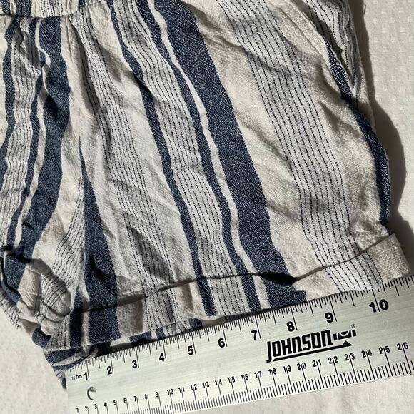 FOREVER 21 Women’s Casual Shorts size S, Stripes Blue & White - Picture 3 of 9
